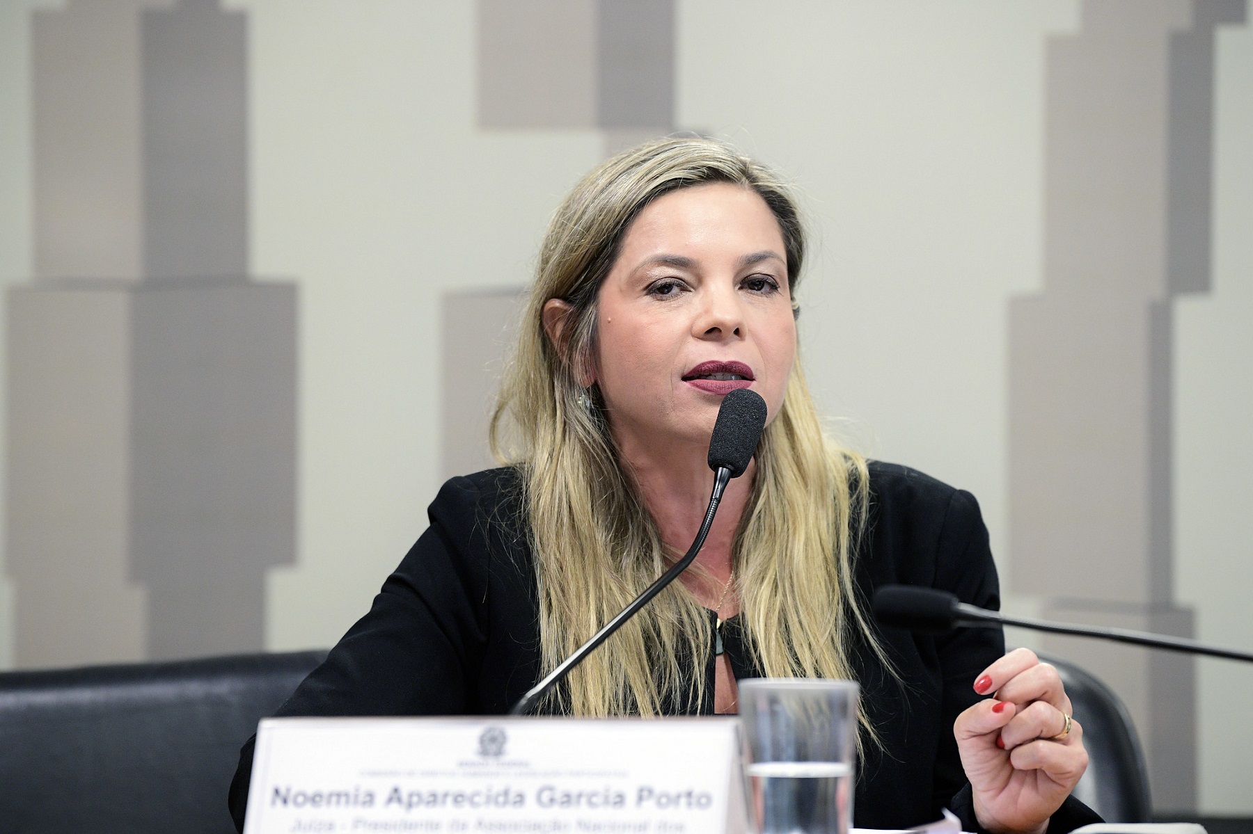 MP da Liberdade Econômica compromete saúde dos trabalhadores, diz Noemia