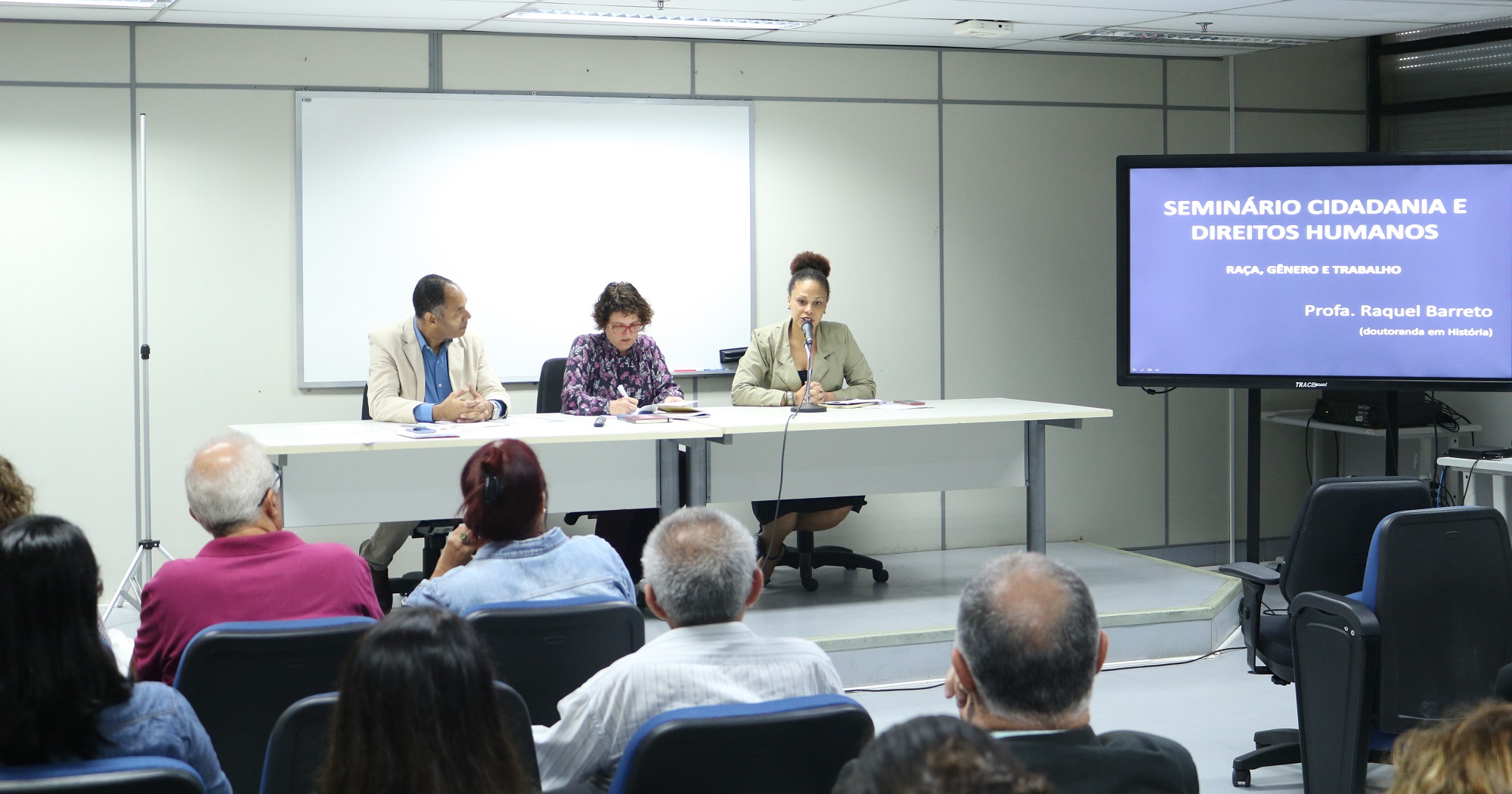 Racismo e sexismo criam divisão no mundo do trabalho, diz Raquel Barreto