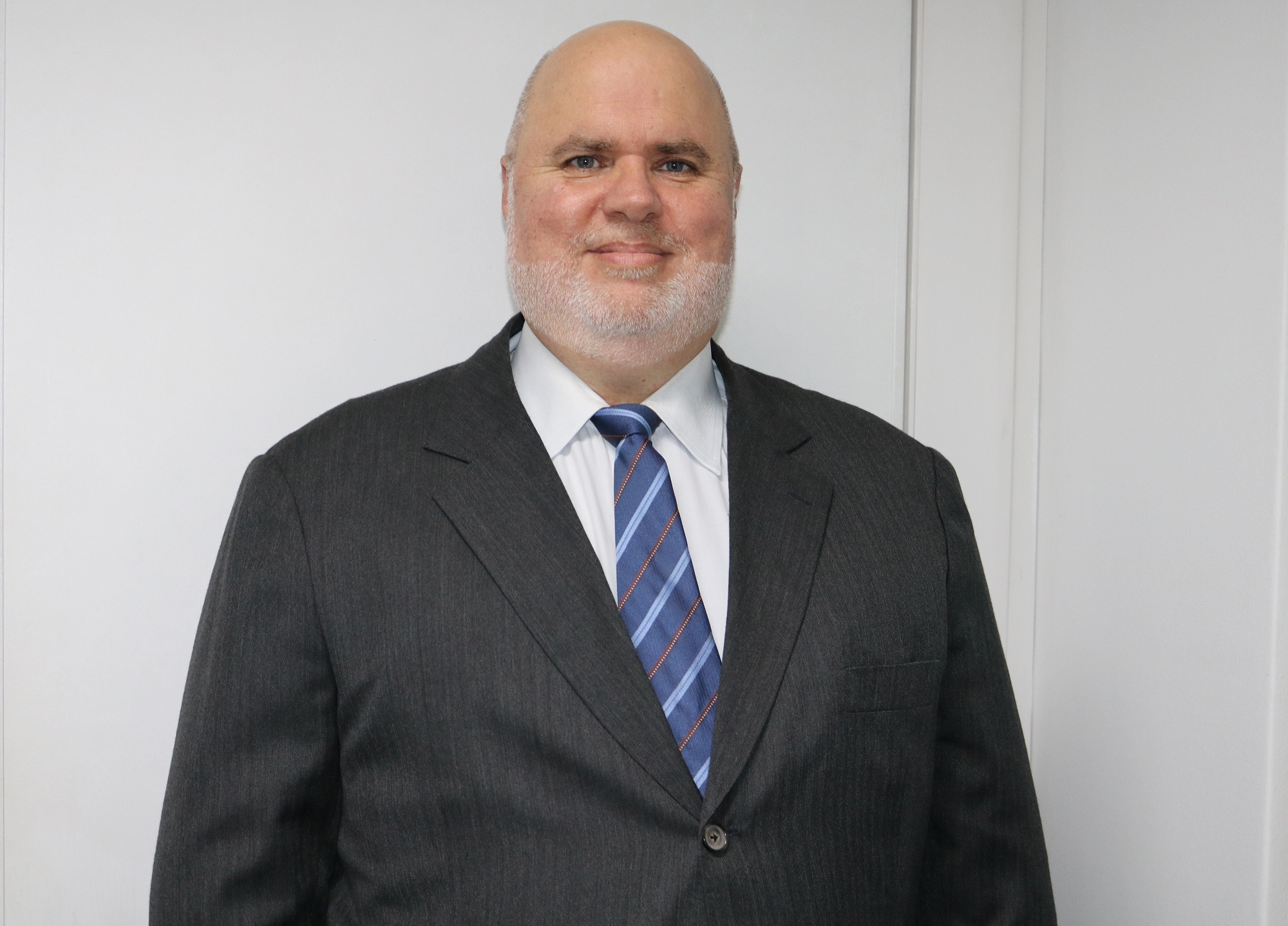 Presidente afirma que associados podem esperar dedicação da diretoria