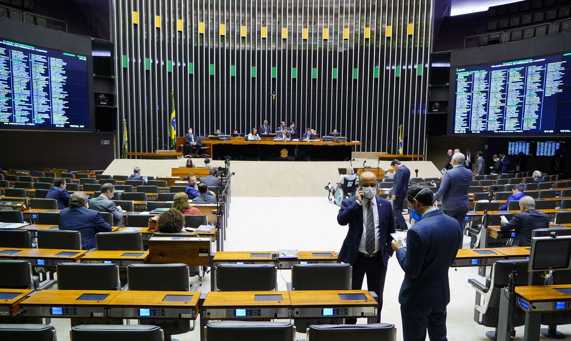 Covid-19: Câmara aprova auxílio de R$ 600 a trabalhador informal por 3 meses