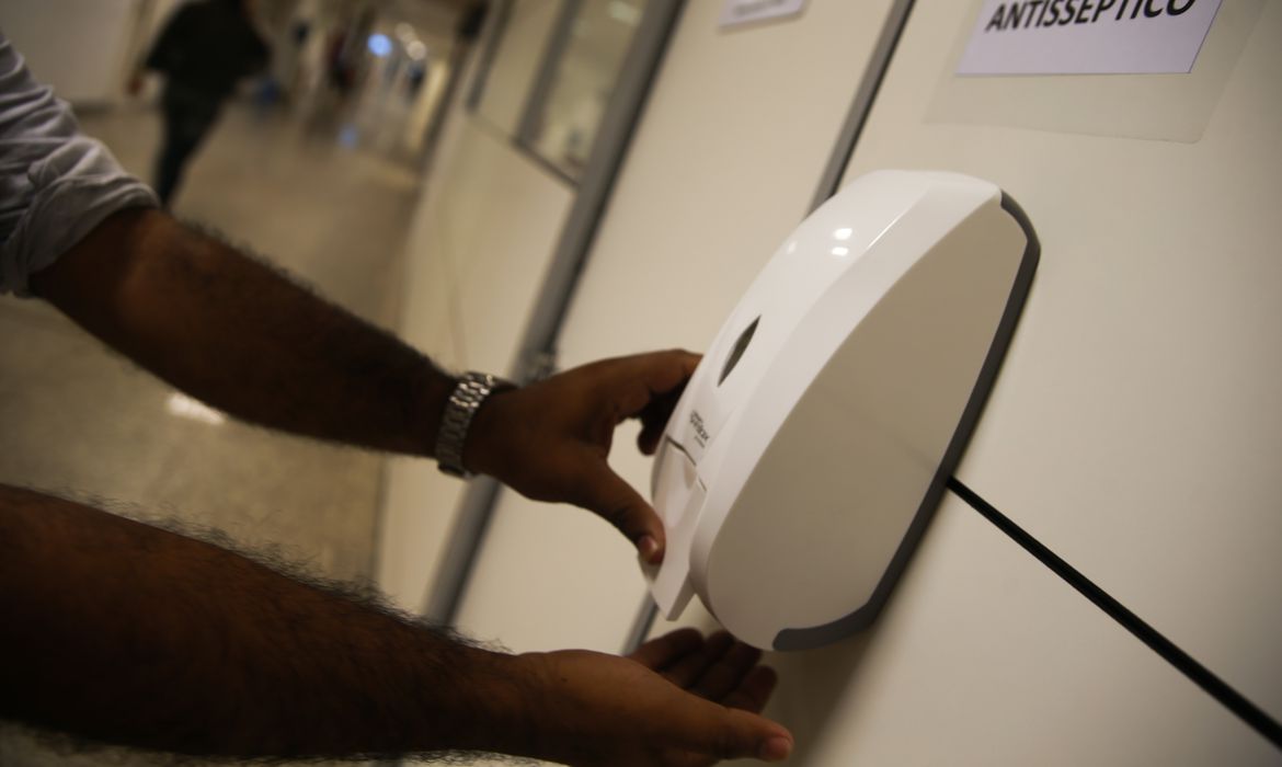 Patricia Lampert determina entrega de EPIs a trabalhadores de segurança